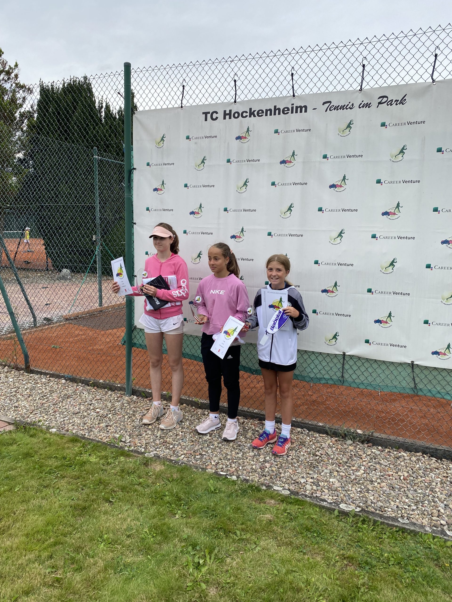 U12W Tina Manescu (2.) Lia Scalambrino (1.) Hannah Mang (3.)