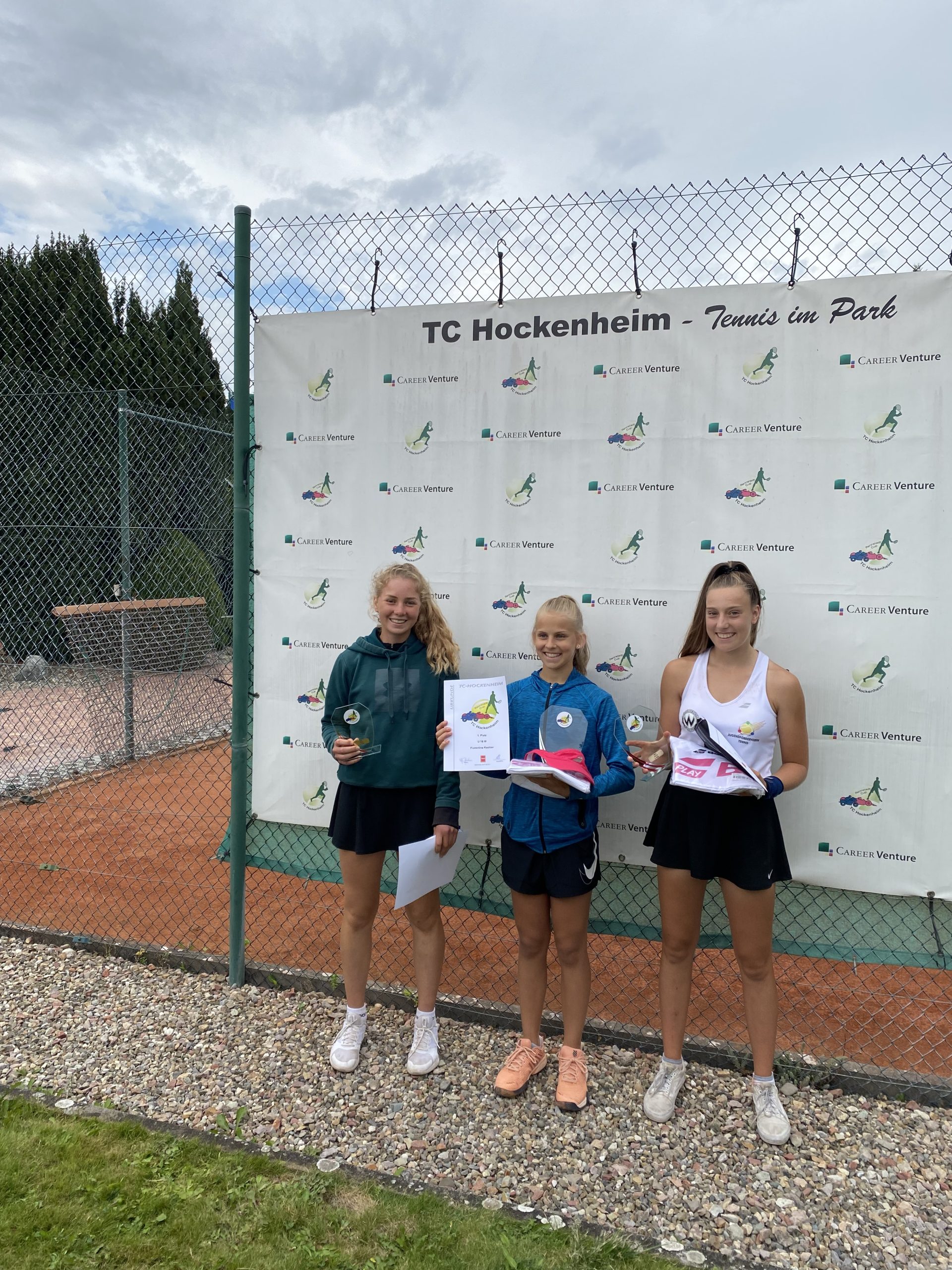 U16 W Madeleine Salzgeber (3.) Florentina Kastner (1.) Pia Starnecker(2.)